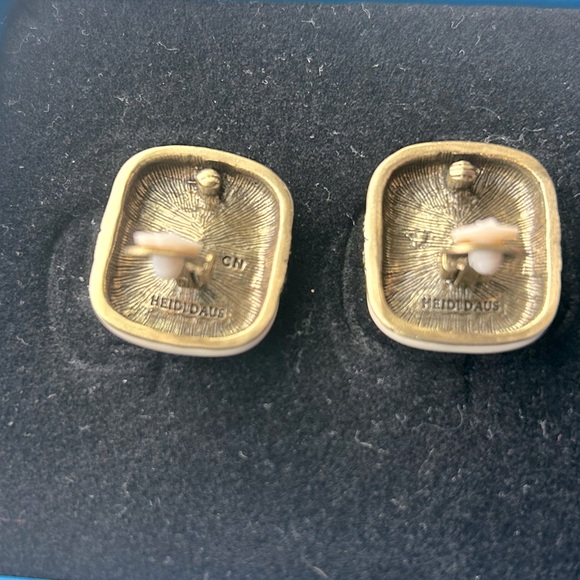 HEIDI DAUS IVORY EARRINGS WITH AMBER CRYSTAL -new still in box - Picture 2 of 3